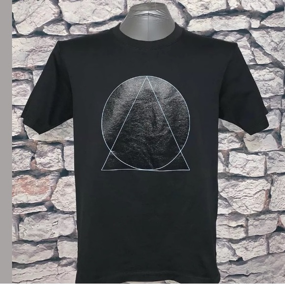 Uniqlo | Shirts | Se Sol Lewitt Uniqlo 